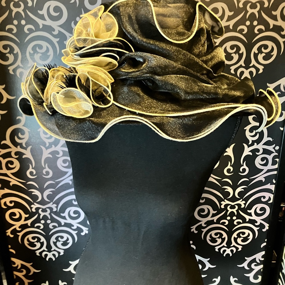 Something special LA Organza floral women’s hat.